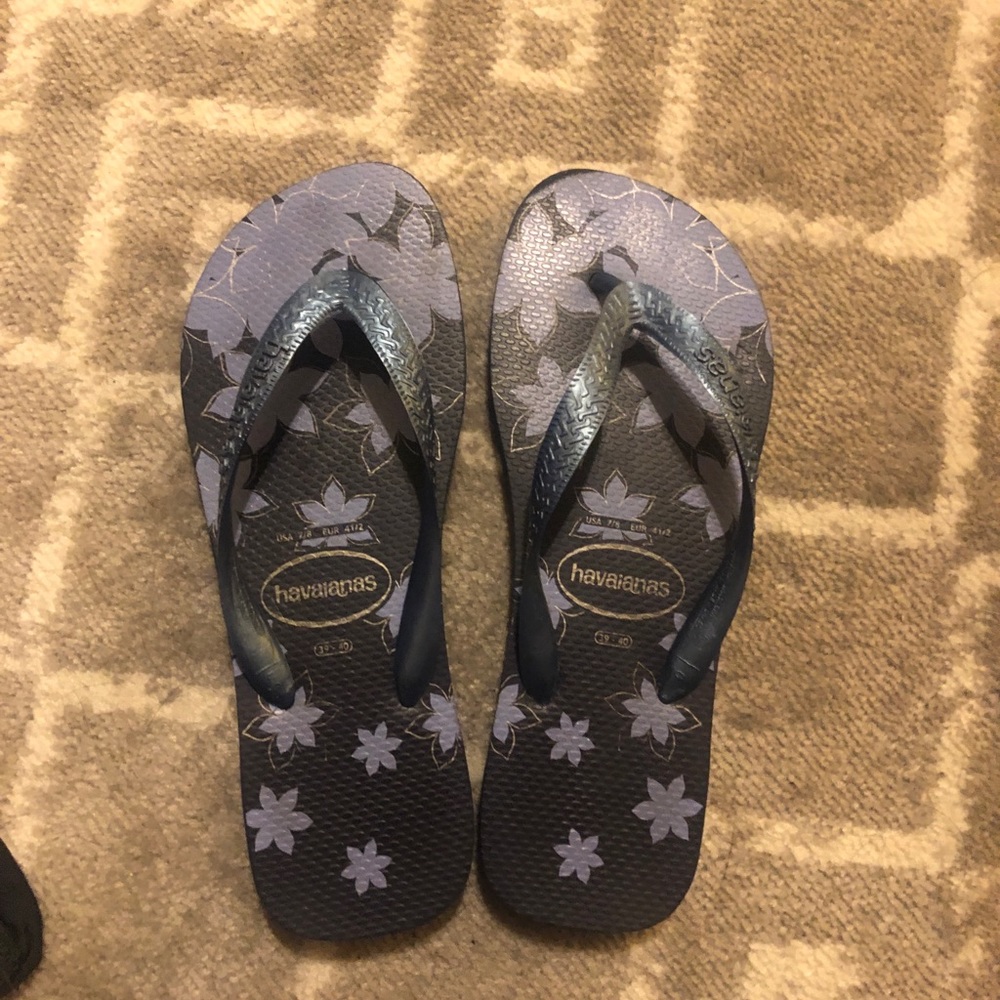 Like new Havaianas flip flops